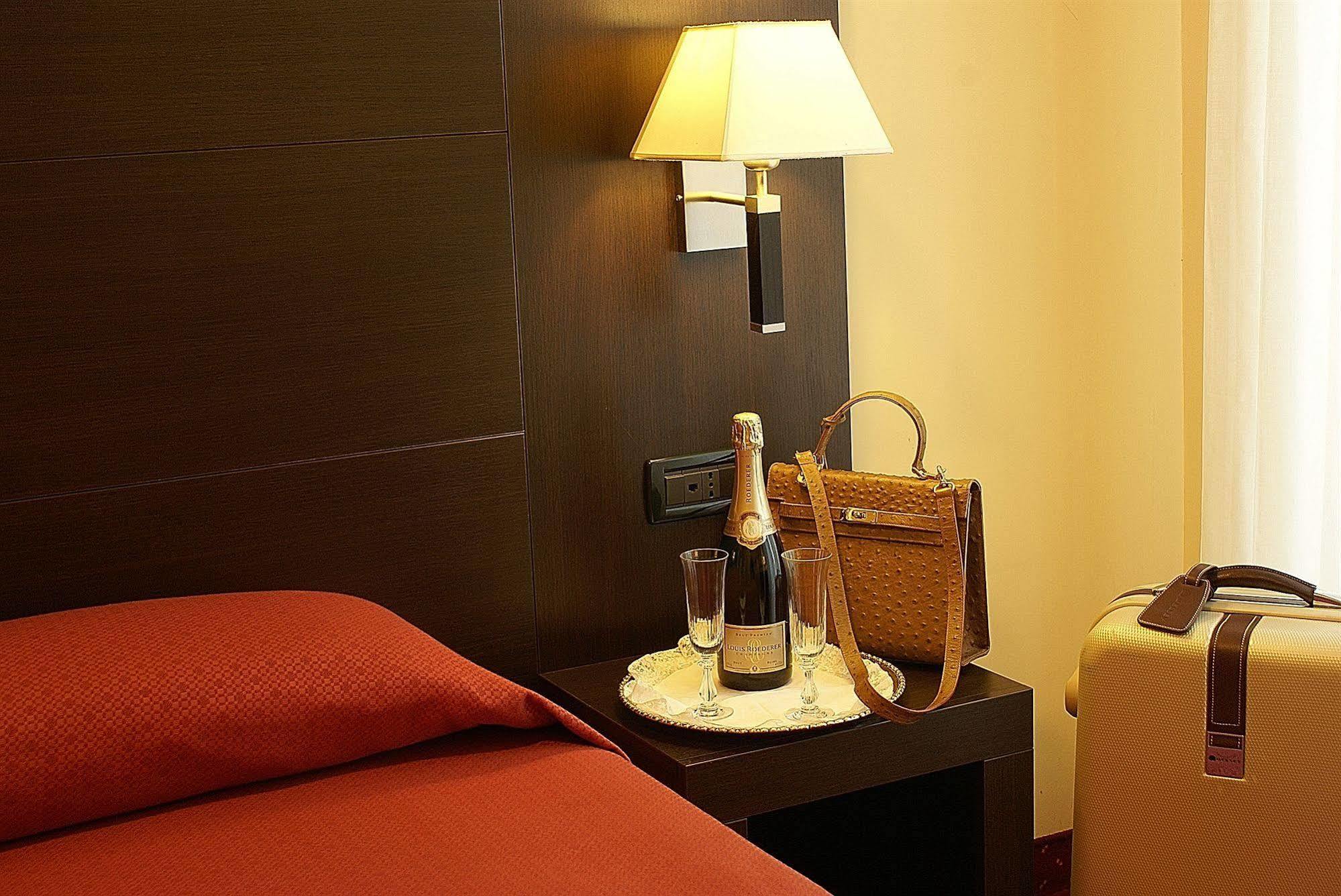 Hotel Versailles Rome Exterior photo