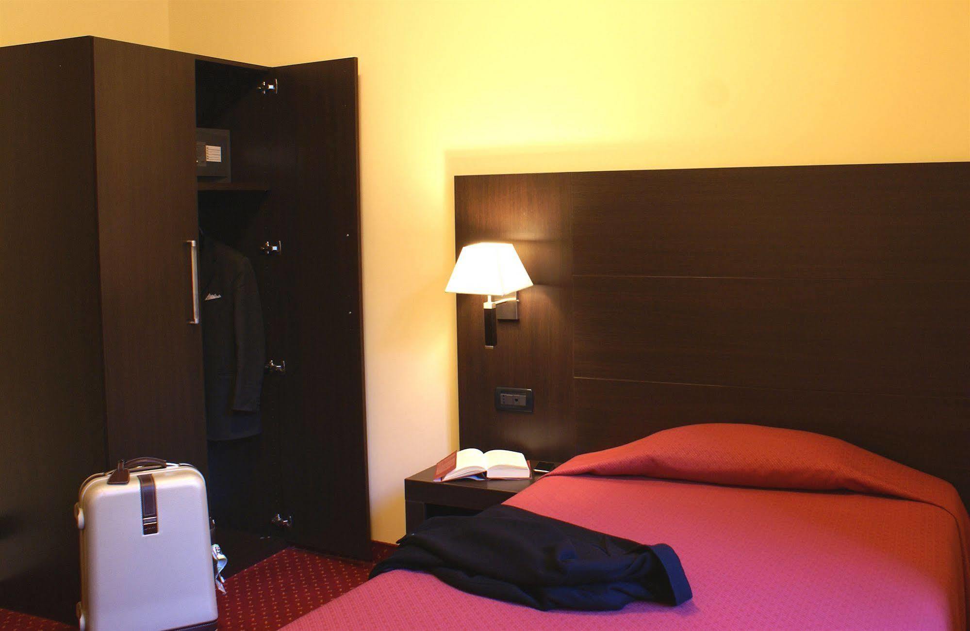 Hotel Versailles Rome Room photo